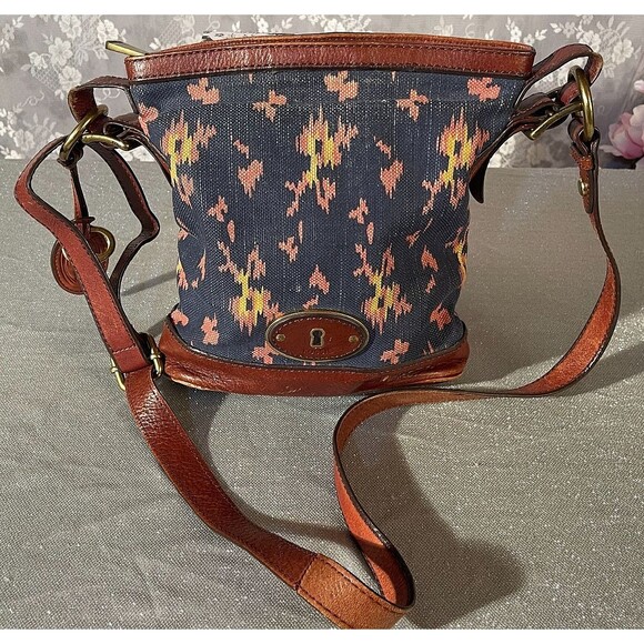 Fossil Handbags - Vintage Y2K Fossil Maddox Tapestry Leather Crossbody Bag Boho Floral Key Charm